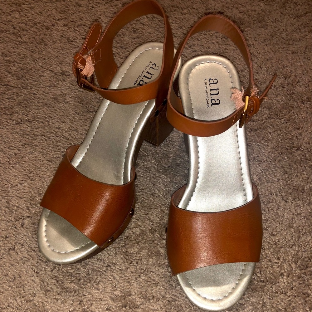 a.n.a•chunky heel•cognac brown•peep-toe•clog•Womens size 6.5